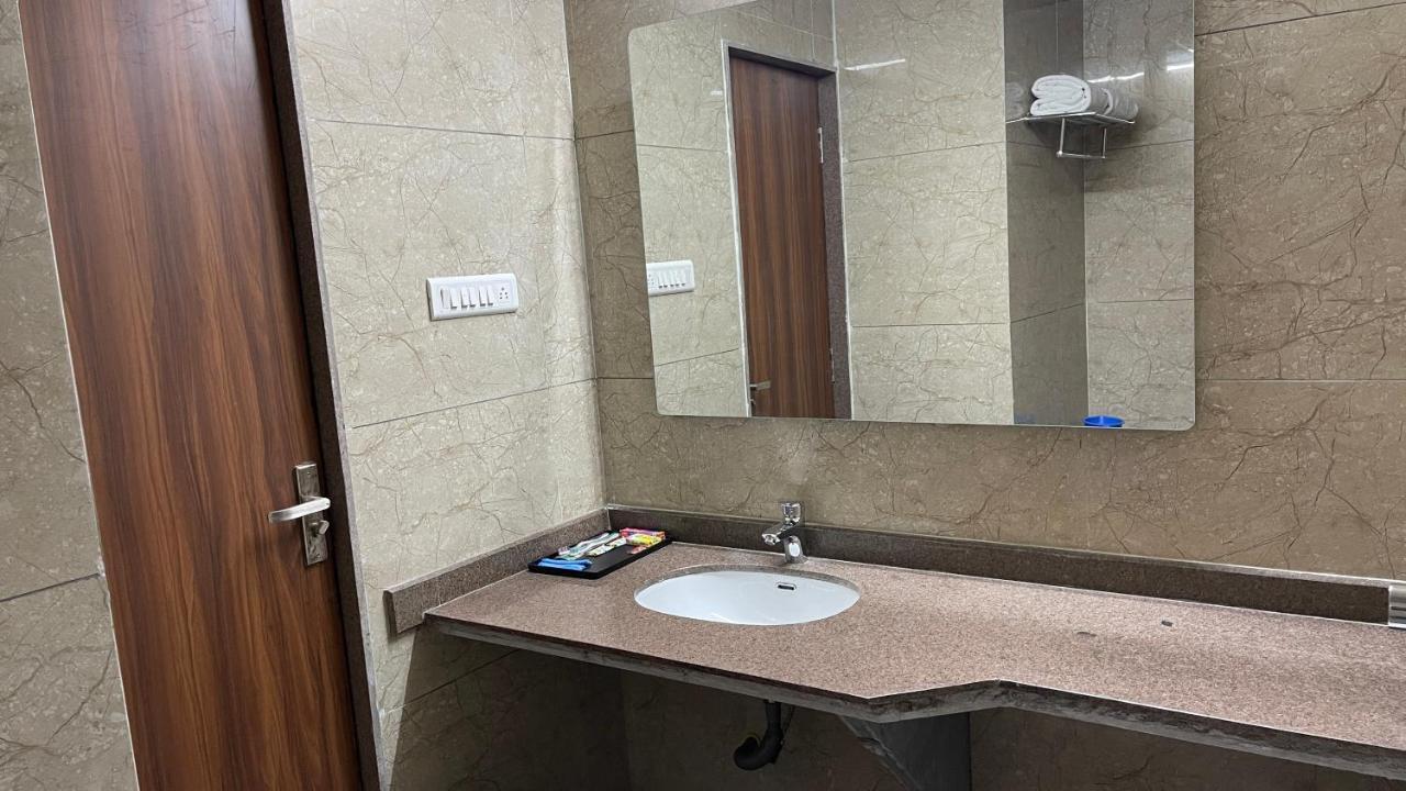 Heaven 7 Hotel & Resort Himatnagar Dış mekan fotoğraf