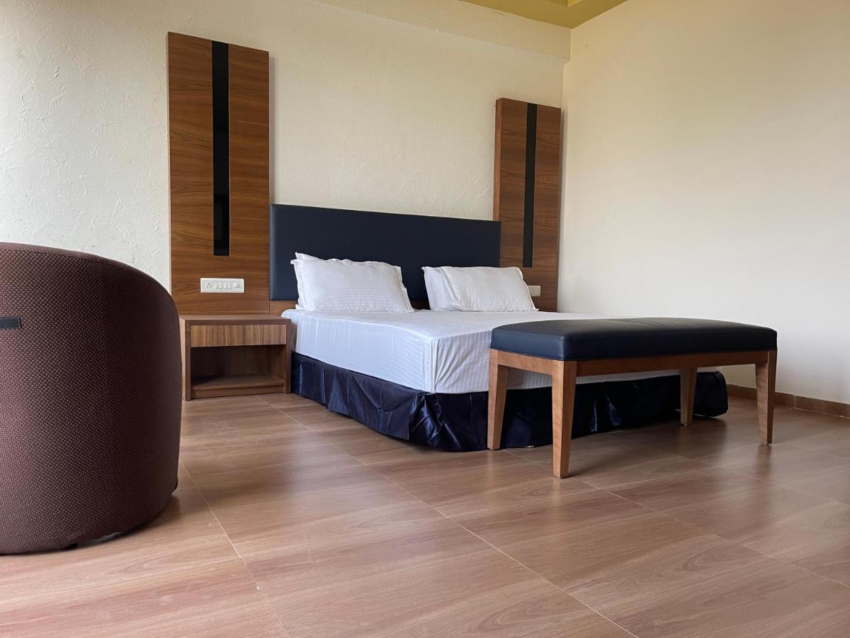 Heaven 7 Hotel & Resort Himatnagar Dış mekan fotoğraf