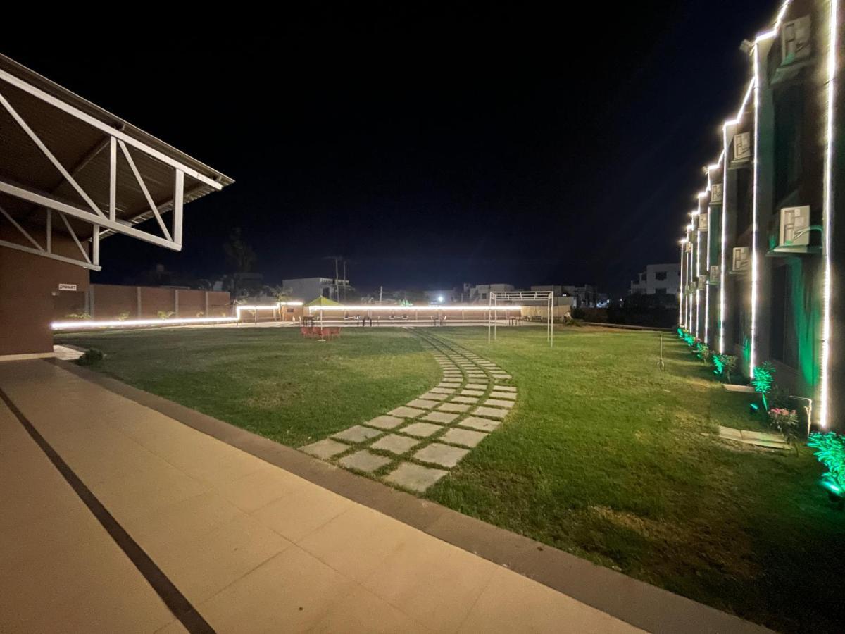 Heaven 7 Hotel & Resort Himatnagar Dış mekan fotoğraf
