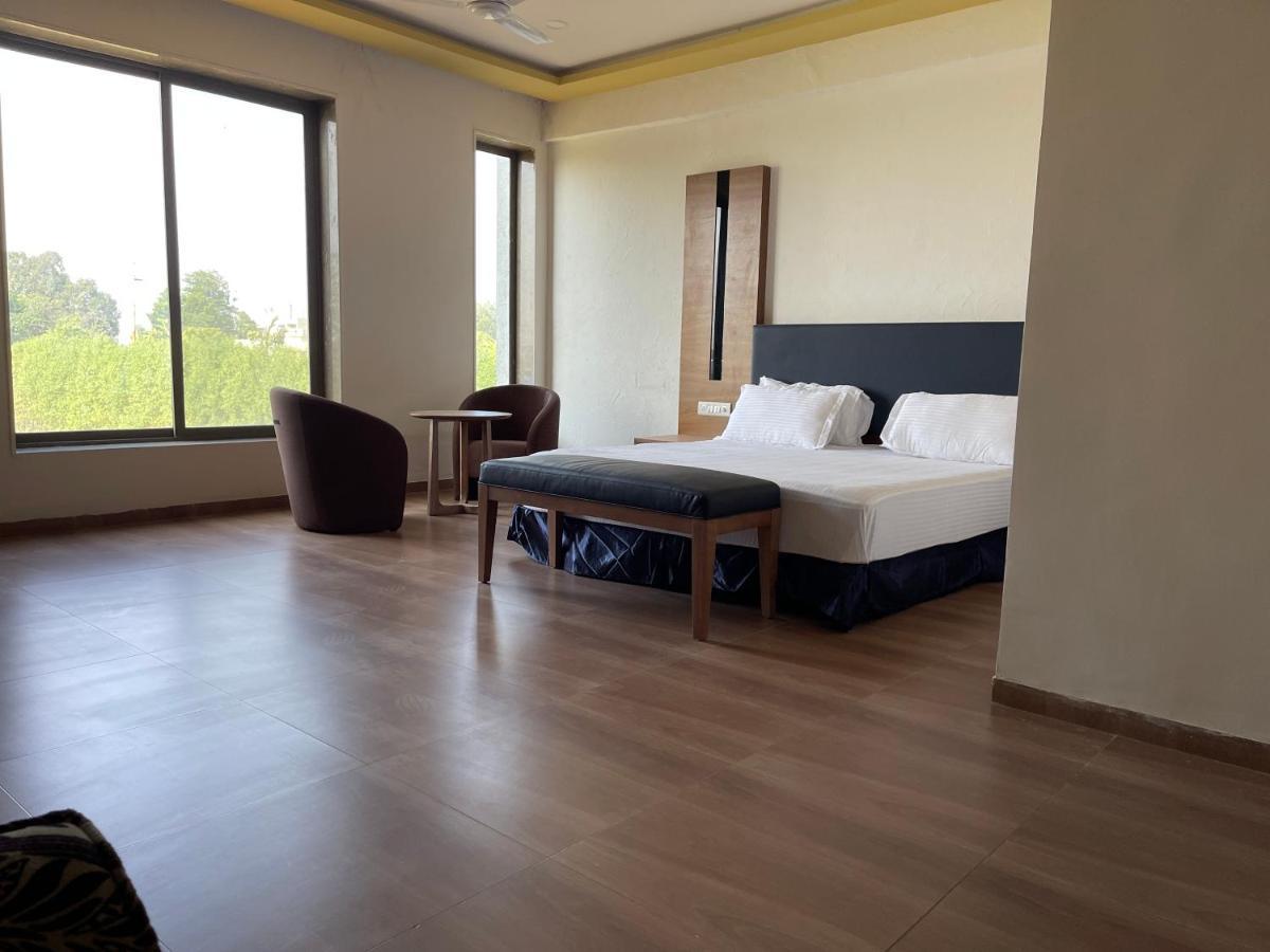 Heaven 7 Hotel & Resort Himatnagar Dış mekan fotoğraf